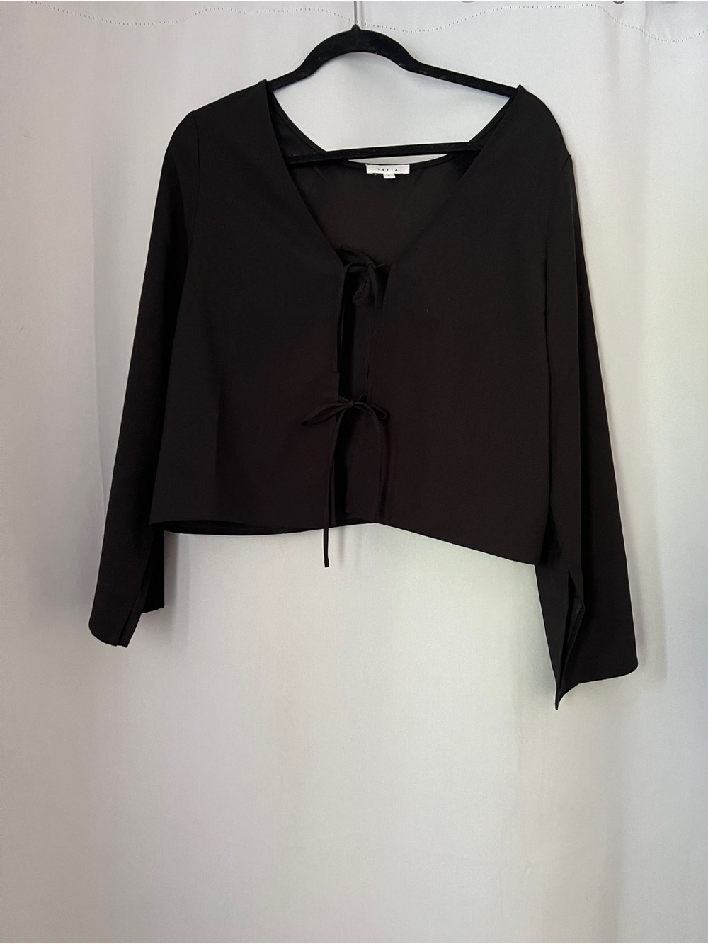 VETTA Black Tie-Front Long Sleeve Blouse